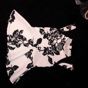 A beautiful & bold eye catcher blouse!😍